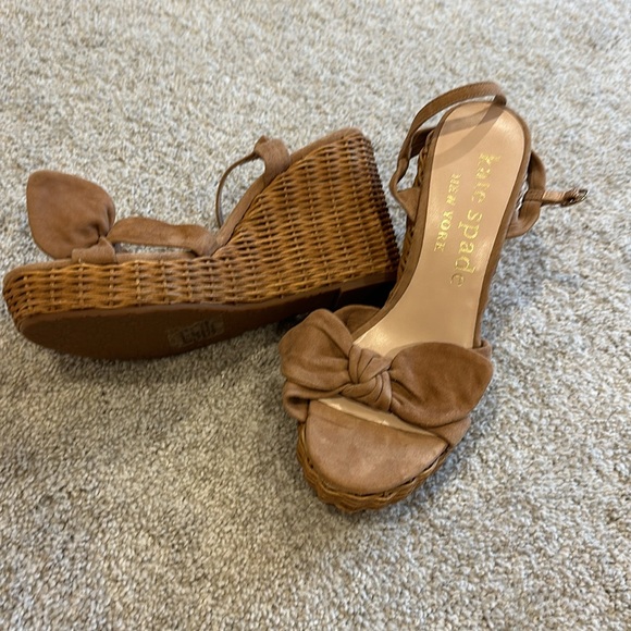 πHPπ NWT Kate spade wicker heals sandals with bow - Picture 3 of 6
